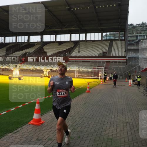 07.12.2025 - St. Pauli X-Mass-Run No. 15 Fabian Wolf http://msf.ph/oto/9373155 07.12.2025 09:50:59 Ziel 615, 2224 meine-sportfotos.de