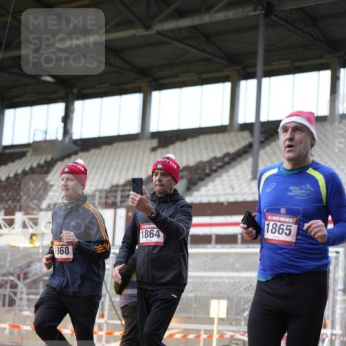 07.12.2025 - St. Pauli X-Mass-Run No. 15 Patografie http://msf.ph/oto/9373156 07.12.2025 11:59:35 Ziel 1864, 1865, 1868, 2627, 2630, 2741, 4306, 4744, 4754 meine-sportfotos.de
