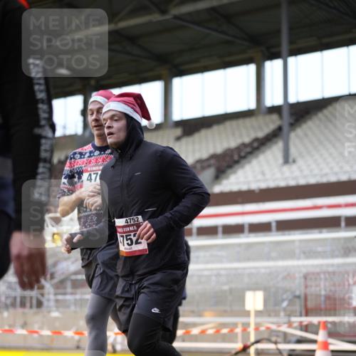 07.12.2025 - St. Pauli X-Mass-Run No. 15 Patografie http://msf.ph/oto/9373162 07.12.2025 11:59:59 Ziel 4743, 4752 meine-sportfotos.de