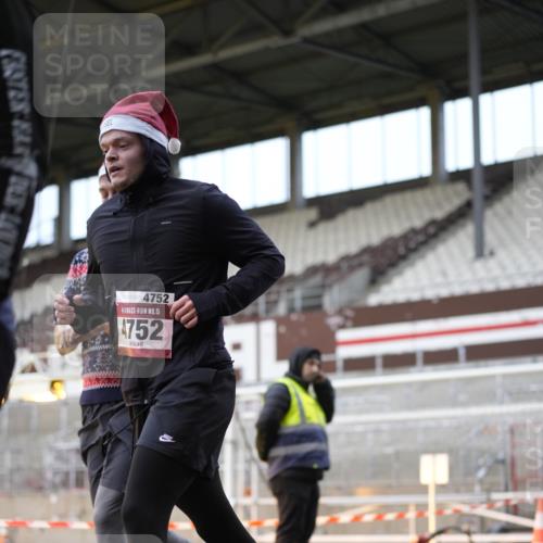07.12.2025 - St. Pauli X-Mass-Run No. 15 Patografie http://msf.ph/oto/9373164 07.12.2025 11:59:59 Ziel 4743, 4752 meine-sportfotos.de