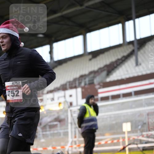 07.12.2025 - St. Pauli X-Mass-Run No. 15 Patografie http://msf.ph/oto/9373166 07.12.2025 11:59:59 Ziel 4743, 4752 meine-sportfotos.de