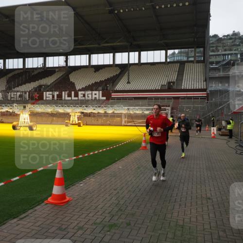 07.12.2025 - St. Pauli X-Mass-Run No. 15 Fabian Wolf http://msf.ph/oto/9373170 07.12.2025 09:51:16 Ziel 13, 615, 1258, 2135, 2646, 3110, 4273 meine-sportfotos.de