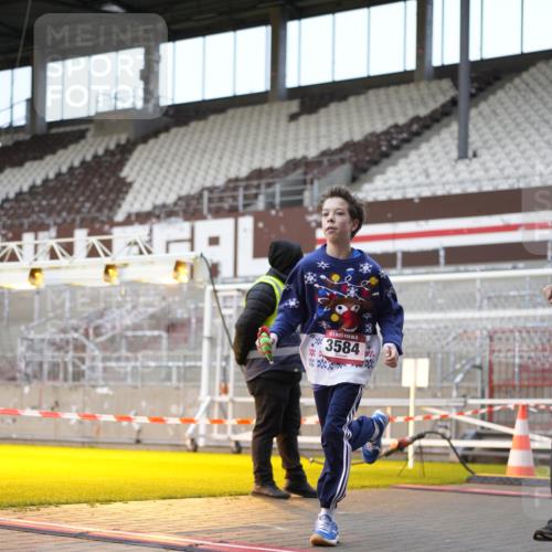 07.12.2025 - St. Pauli X-Mass-Run No. 15 Patografie http://msf.ph/oto/9373177 07.12.2025 12:00:25 Ziel 2264, 2267, 3584, 3587 meine-sportfotos.de