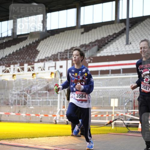 07.12.2025 - St. Pauli X-Mass-Run No. 15 Patografie http://msf.ph/oto/9373179 07.12.2025 12:00:25 Ziel 2264, 2267, 3584, 3587 meine-sportfotos.de