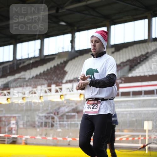 07.12.2025 - St. Pauli X-Mass-Run No. 15 Patografie http://msf.ph/oto/9373187 07.12.2025 12:00:32 Ziel 3584, 3587, 4723 meine-sportfotos.de