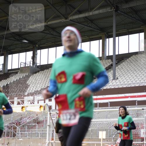07.12.2025 - St. Pauli X-Mass-Run No. 15 Patografie http://msf.ph/oto/9373195 07.12.2025 12:00:40 Ziel 1225, 1443, 2032, 3318, 3322, 3323, 3325, 3584, 3587, 4723 meine-sportfotos.de