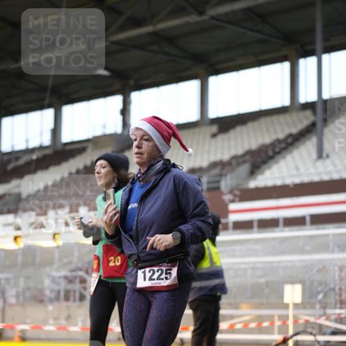 07.12.2025 - St. Pauli X-Mass-Run No. 15 Patografie http://msf.ph/oto/9373199 07.12.2025 12:00:41 Ziel 1225, 1443, 2032, 3318, 3322, 3323, 3325, 4723 meine-sportfotos.de