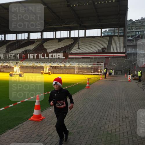 07.12.2025 - St. Pauli X-Mass-Run No. 15 Fabian Wolf http://msf.ph/oto/9373208 07.12.2025 09:51:23 Ziel 13, 1258, 2030, 2135, 2646, 3110, 4273 meine-sportfotos.de