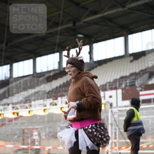 07.12.2025 - St. Pauli X-Mass-Run No. 15 Patografie http://msf.ph/oto/9373209 07.12.2025 12:00:52 Ziel 124, 1225, 1443, 1635, 1665, 1880, 2032, 3318, 3322, 3323, 3325 meine-sportfotos.de