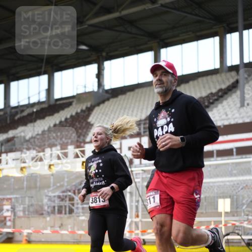 07.12.2025 - St. Pauli X-Mass-Run No. 15 Patografie http://msf.ph/oto/9373227 07.12.2025 12:01:06 Ziel 124, 1635, 1665, 1880, 1923, 1928, 2463, 3811, 3813, 3992 meine-sportfotos.de