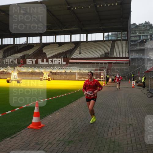 07.12.2025 - St. Pauli X-Mass-Run No. 15 Fabian Wolf http://msf.ph/oto/9373231 07.12.2025 09:51:43 Ziel 1117, 1893, 2178, 2494 meine-sportfotos.de