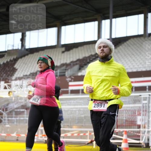 07.12.2025 - St. Pauli X-Mass-Run No. 15 Patografie http://msf.ph/oto/9373252 07.12.2025 12:01:25 Ziel 1786, 1923, 1930, 1932, 2987, 2991, 3385, 3463, 3531, 3990 meine-sportfotos.de