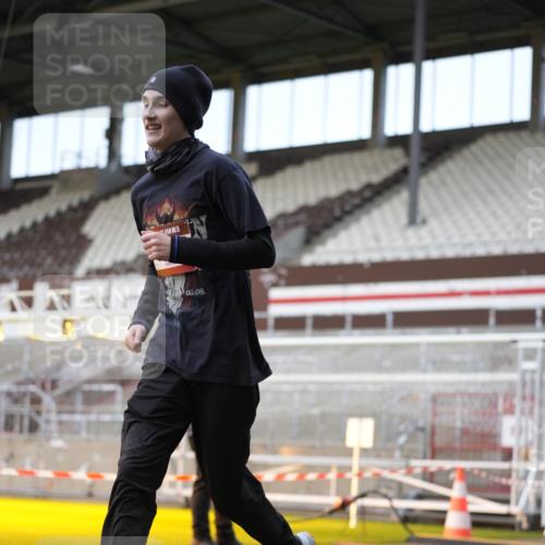 07.12.2025 - St. Pauli X-Mass-Run No. 15 Patografie http://msf.ph/oto/9373256 07.12.2025 12:01:27 Ziel 1786, 1930, 1932, 2987, 2991, 3385, 3463, 3531, 3981, 3990 meine-sportfotos.de