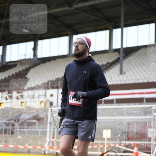 07.12.2025 - St. Pauli X-Mass-Run No. 15 Patografie http://msf.ph/oto/9373261 07.12.2025 12:01:34 Ziel 1719, 1786, 2987, 2991, 3385, 3463, 3531, 3981, 3990, 4753 meine-sportfotos.de