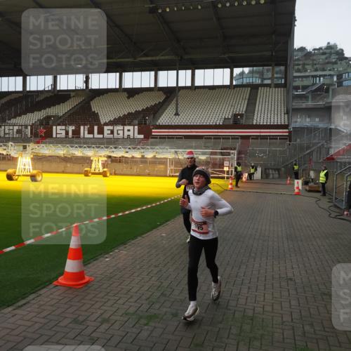 07.12.2025 - St. Pauli X-Mass-Run No. 15 Fabian Wolf http://msf.ph/oto/9373277 07.12.2025 09:52:32 Ziel 154, 195, 1052, 1296, 2034 meine-sportfotos.de