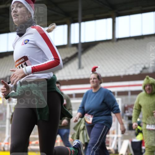 07.12.2025 - St. Pauli X-Mass-Run No. 15 Patografie http://msf.ph/oto/9373281 07.12.2025 12:01:49 Ziel 576, 926, 928, 933, 1719, 2411, 2539, 2868, 3869, 4107, 4109, 4156, 4369, 4370 meine-sportfotos.de