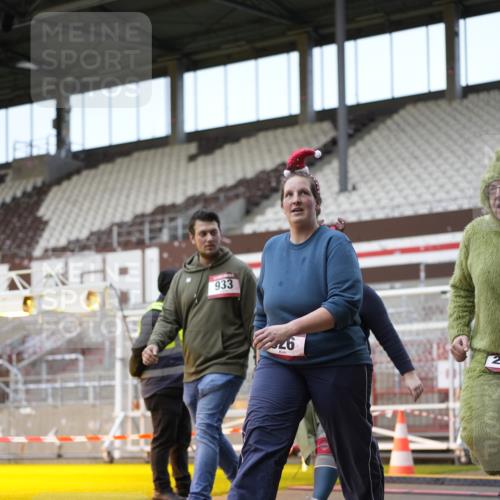 07.12.2025 - St. Pauli X-Mass-Run No. 15 Patografie http://msf.ph/oto/9373283 07.12.2025 12:01:50 Ziel 576, 926, 928, 933, 1719, 2411, 2539, 2868, 3869, 4107, 4109, 4156, 4369, 4370 meine-sportfotos.de