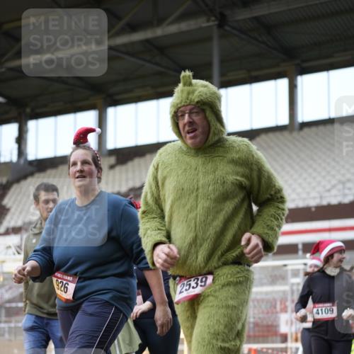 07.12.2025 - St. Pauli X-Mass-Run No. 15 Patografie http://msf.ph/oto/9373285 07.12.2025 12:01:50 Ziel 576, 926, 928, 933, 1719, 2411, 2539, 2868, 3869, 4107, 4109, 4156, 4369, 4370 meine-sportfotos.de