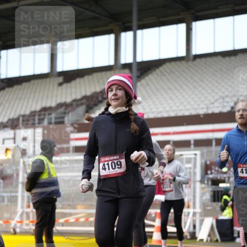 07.12.2025 - St. Pauli X-Mass-Run No. 15 Patografie http://msf.ph/oto/9373289 07.12.2025 12:01:51 Ziel 576, 926, 928, 933, 2411, 2539, 2868, 3869, 4107, 4109, 4156, 4369, 4370 meine-sportfotos.de