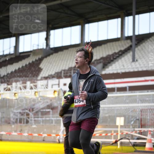 07.12.2025 - St. Pauli X-Mass-Run No. 15 Patografie http://msf.ph/oto/9373307 07.12.2025 12:02:12 Ziel 3203, 4102, 4142, 4253, 4364 meine-sportfotos.de