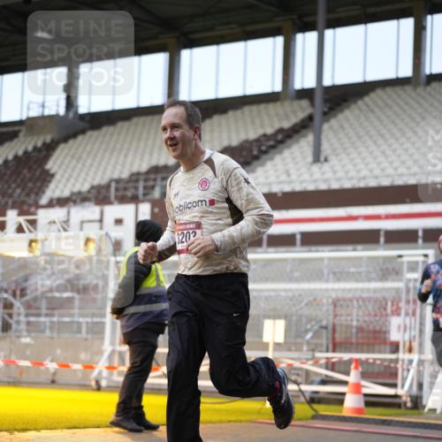 07.12.2025 - St. Pauli X-Mass-Run No. 15 Patografie http://msf.ph/oto/9373309 07.12.2025 12:02:16 Ziel 2936, 2940, 3203, 3837, 4364 meine-sportfotos.de