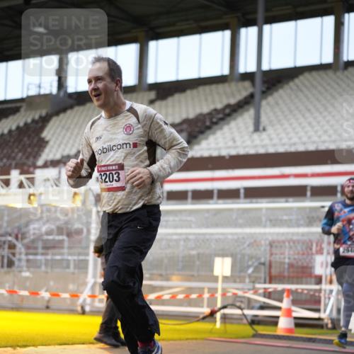 07.12.2025 - St. Pauli X-Mass-Run No. 15 Patografie http://msf.ph/oto/9373311 07.12.2025 12:02:16 Ziel 2936, 2940, 3203, 3837, 4364 meine-sportfotos.de