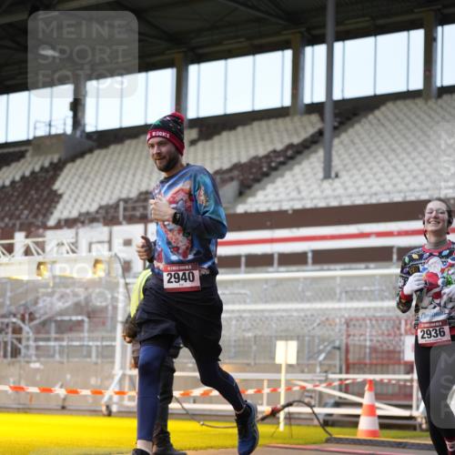 07.12.2025 - St. Pauli X-Mass-Run No. 15 Patografie http://msf.ph/oto/9373315 07.12.2025 12:02:18 Ziel 2936, 2940, 3203, 3837, 4364 meine-sportfotos.de