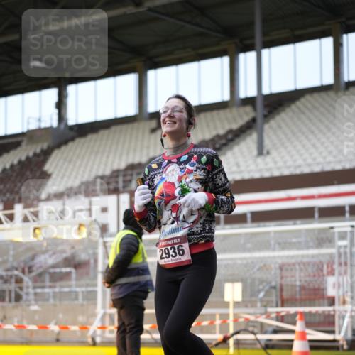 07.12.2025 - St. Pauli X-Mass-Run No. 15 Patografie http://msf.ph/oto/9373317 07.12.2025 12:02:18 Ziel 2936, 2940, 3203, 3837, 4364 meine-sportfotos.de
