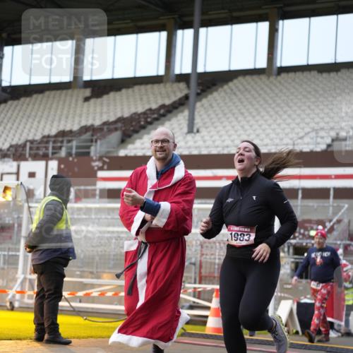 07.12.2025 - St. Pauli X-Mass-Run No. 15 Patografie http://msf.ph/oto/9373325 07.12.2025 12:02:24 Ziel 235, 1979, 1983, 2936, 2940, 3203, 3429, 3432, 3837, 4364 meine-sportfotos.de