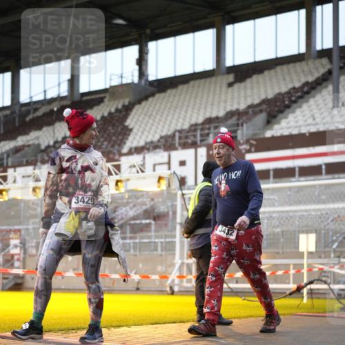07.12.2025 - St. Pauli X-Mass-Run No. 15 Patografie http://msf.ph/oto/9373334 07.12.2025 12:02:28 Ziel 235, 1979, 1983, 2936, 2940, 3203, 3429, 3432, 3743, 3745, 3837, 3995 meine-sportfotos.de