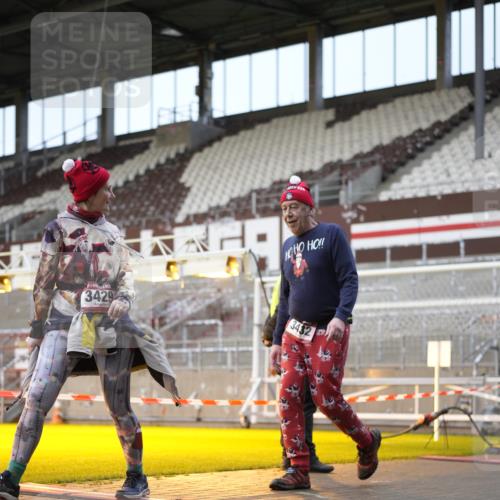 07.12.2025 - St. Pauli X-Mass-Run No. 15 Patografie http://msf.ph/oto/9373336 07.12.2025 12:02:28 Ziel 235, 1979, 1983, 2936, 2940, 3203, 3429, 3432, 3743, 3745, 3837, 3995 meine-sportfotos.de