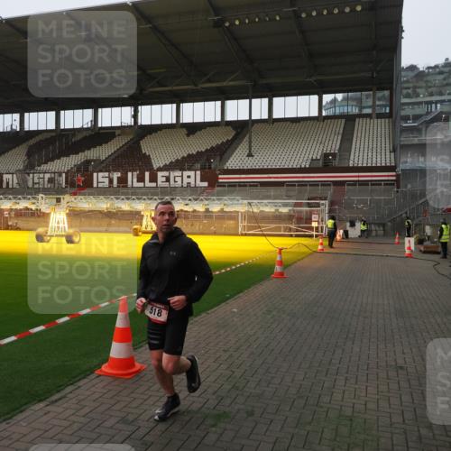 07.12.2025 - St. Pauli X-Mass-Run No. 15 Fabian Wolf http://msf.ph/oto/9373337 07.12.2025 09:53:09 Ziel 518, 937, 1874 meine-sportfotos.de