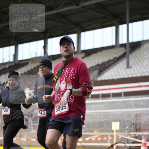 07.12.2025 - St. Pauli X-Mass-Run No. 15 Patografie http://msf.ph/oto/9373348 07.12.2025 12:02:33 Ziel 235, 1279, 1979, 1983, 2936, 2940, 3429, 3432, 3743, 3745, 3803, 3837, 3995 meine-sportfotos.de