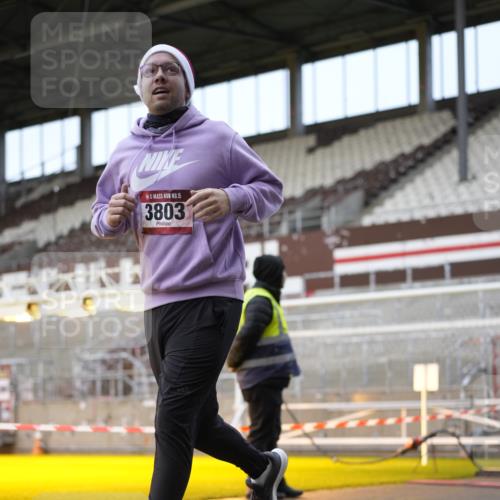 07.12.2025 - St. Pauli X-Mass-Run No. 15 Patografie http://msf.ph/oto/9373351 07.12.2025 12:02:36 Ziel 235, 1279, 1979, 1983, 3429, 3432, 3743, 3745, 3803, 3837, 3995 meine-sportfotos.de