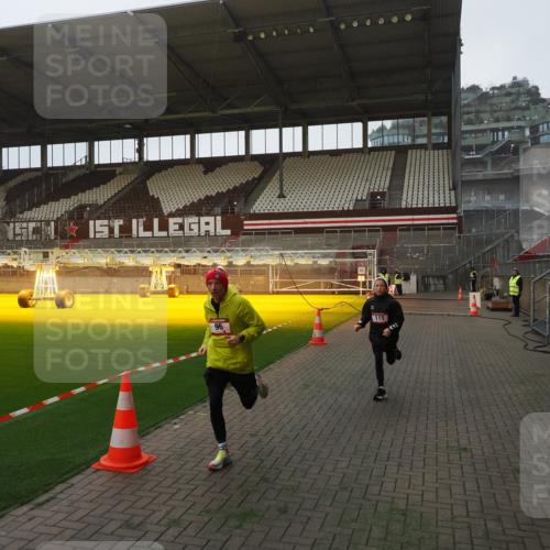 07.12.2025 - St. Pauli X-Mass-Run No. 15 Fabian Wolf http://msf.ph/oto/9373356 07.12.2025 09:53:34 Ziel 96, 115, 3684 meine-sportfotos.de