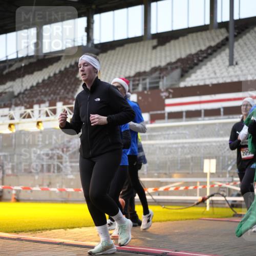 07.12.2025 - St. Pauli X-Mass-Run No. 15 Patografie http://msf.ph/oto/9373357 07.12.2025 12:02:45 Ziel 826, 1279, 2095, 3743, 3745, 3803, 3995, 4076, 4120, 4228, 4681, 4682, 4683, 4684 meine-sportfotos.de