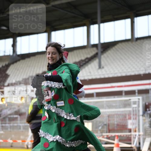 07.12.2025 - St. Pauli X-Mass-Run No. 15 Patografie http://msf.ph/oto/9373361 07.12.2025 12:02:45 Ziel 826, 1279, 2095, 3743, 3745, 3803, 3995, 4076, 4120, 4228, 4681, 4682, 4683, 4684 meine-sportfotos.de
