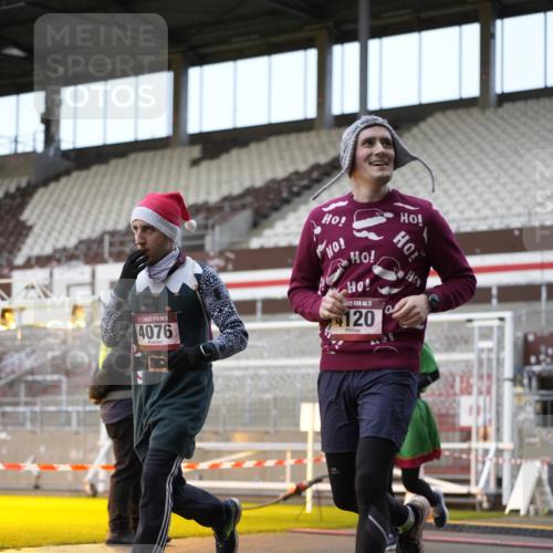 07.12.2025 - St. Pauli X-Mass-Run No. 15 Patografie http://msf.ph/oto/9373364 07.12.2025 12:02:48 Ziel 826, 1279, 2095, 3803, 4076, 4120, 4228, 4681, 4682, 4683, 4684 meine-sportfotos.de
