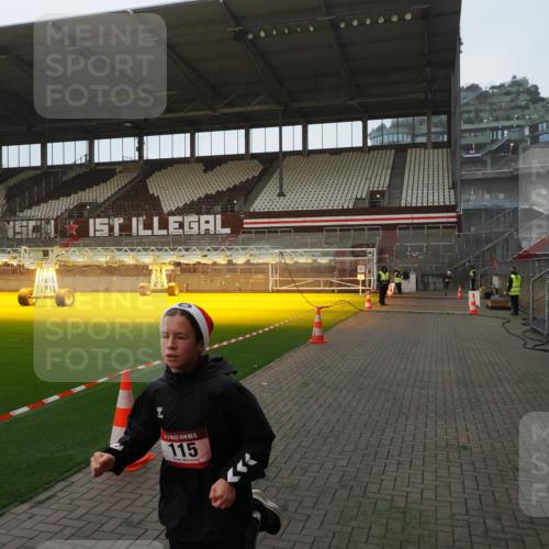 07.12.2025 - St. Pauli X-Mass-Run No. 15 Fabian Wolf http://msf.ph/oto/9373365 07.12.2025 09:53:35 Ziel 96, 115 meine-sportfotos.de