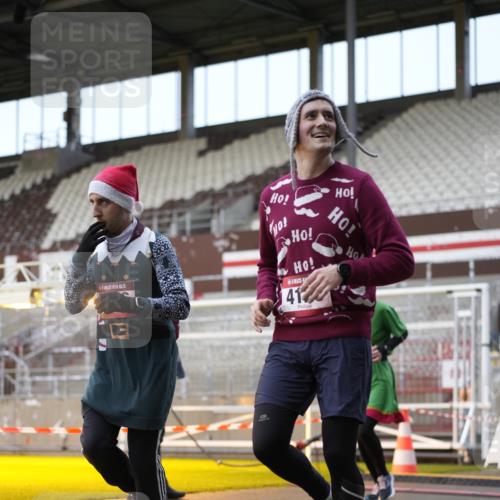 07.12.2025 - St. Pauli X-Mass-Run No. 15 Patografie http://msf.ph/oto/9373366 07.12.2025 12:02:48 Ziel 826, 1279, 2095, 3803, 4076, 4120, 4228, 4681, 4682, 4683, 4684 meine-sportfotos.de