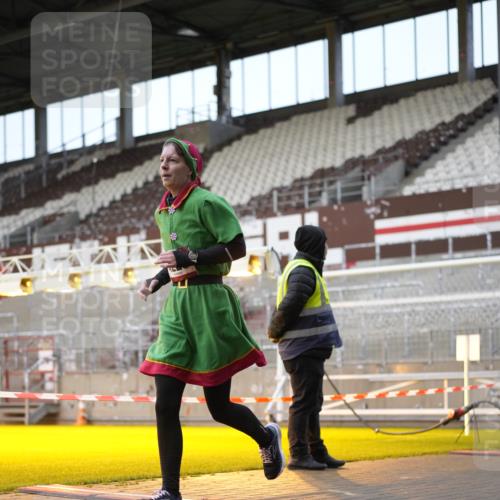 07.12.2025 - St. Pauli X-Mass-Run No. 15 Patografie http://msf.ph/oto/9373372 07.12.2025 12:02:50 Ziel 826, 1279, 2095, 3803, 4076, 4120, 4228, 4681, 4682, 4683, 4684 meine-sportfotos.de
