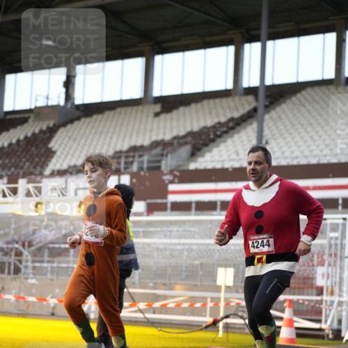 07.12.2025 - St. Pauli X-Mass-Run No. 15 Patografie http://msf.ph/oto/9373374 07.12.2025 12:02:59 Ziel 826, 2095, 2747, 3122, 3130, 3281, 4076, 4120, 4228, 4243, 4244, 4681, 4682, 4683, 4684, 4747, 4751 meine-sportfotos.de