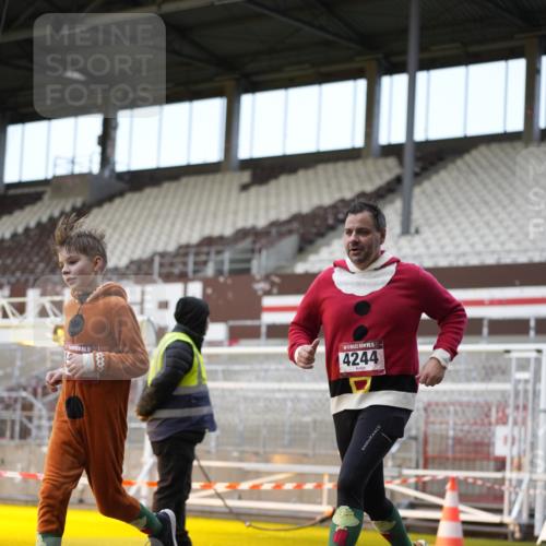 07.12.2025 - St. Pauli X-Mass-Run No. 15 Patografie http://msf.ph/oto/9373376 07.12.2025 12:02:59 Ziel 826, 2095, 2747, 3122, 3130, 3281, 4076, 4120, 4228, 4243, 4244, 4681, 4682, 4683, 4684, 4747, 4751 meine-sportfotos.de