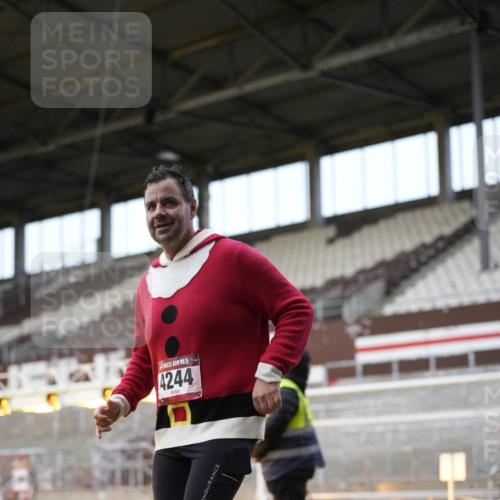 07.12.2025 - St. Pauli X-Mass-Run No. 15 Patografie http://msf.ph/oto/9373377 07.12.2025 12:02:59 Ziel 826, 2095, 2747, 3122, 3130, 3281, 4076, 4120, 4228, 4243, 4244, 4681, 4682, 4683, 4684, 4747, 4751 meine-sportfotos.de
