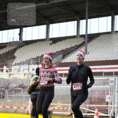07.12.2025 - St. Pauli X-Mass-Run No. 15 Patografie http://msf.ph/oto/9373379 07.12.2025 12:03:01 Ziel 2610, 2747, 2822, 2843, 3122, 3130, 3134, 3281, 4076, 4120, 4228, 4243, 4244, 4747, 4750, 4751 meine-sportfotos.de