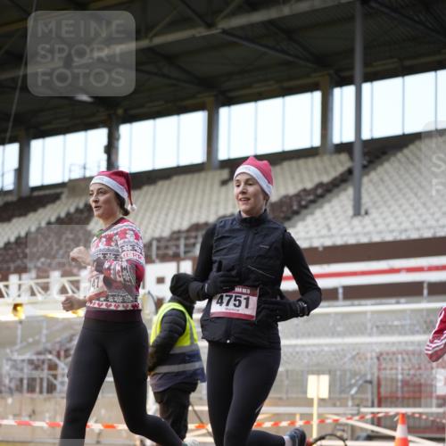 07.12.2025 - St. Pauli X-Mass-Run No. 15 Patografie http://msf.ph/oto/9373383 07.12.2025 12:03:02 Ziel 2610, 2747, 2822, 2834, 2843, 3122, 3125, 3130, 3134, 3281, 4076, 4120, 4228, 4243, 4244, 4747, 4750, 4751 meine-sportfotos.de