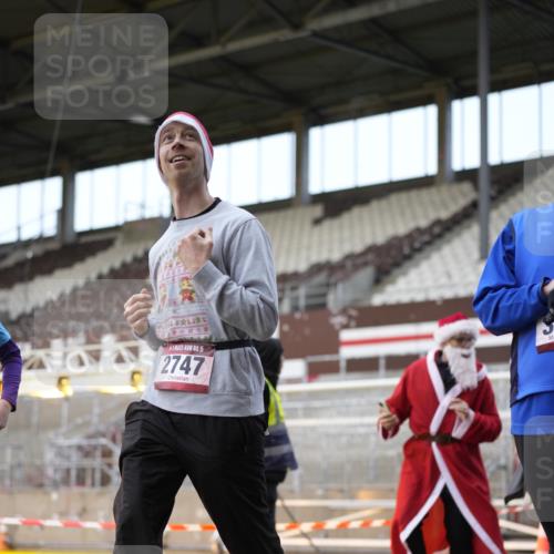 07.12.2025 - St. Pauli X-Mass-Run No. 15 Patografie http://msf.ph/oto/9373387 07.12.2025 12:03:05 Ziel 267, 2610, 2747, 2822, 2834, 2843, 3122, 3125, 3130, 3134, 3281, 4024, 4243, 4244, 4747, 4750, 4751 meine-sportfotos.de