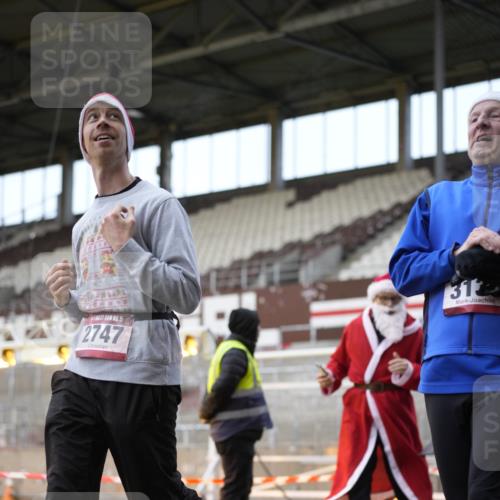 07.12.2025 - St. Pauli X-Mass-Run No. 15 Patografie http://msf.ph/oto/9373388 07.12.2025 12:03:05 Ziel 267, 2610, 2747, 2822, 2834, 2843, 3122, 3125, 3130, 3134, 3281, 4024, 4243, 4244, 4747, 4750, 4751 meine-sportfotos.de