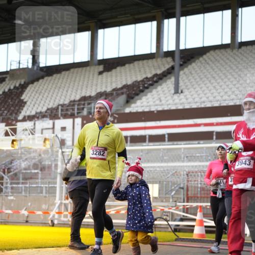 07.12.2025 - St. Pauli X-Mass-Run No. 15 Patografie http://msf.ph/oto/9373414 07.12.2025 12:03:11 Ziel 267, 2610, 2747, 2822, 2834, 2843, 3122, 3125, 3130, 3134, 3281, 3282, 3937, 3941, 3943, 4024, 4243, 4244, 4732, 4741, 4747, 4750, 4751 meine-sportfotos.de