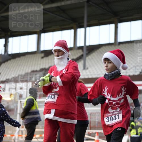 07.12.2025 - St. Pauli X-Mass-Run No. 15 Patografie http://msf.ph/oto/9373418 07.12.2025 12:03:12 Ziel 267, 2610, 2747, 2822, 2834, 2843, 3122, 3125, 3130, 3134, 3281, 3282, 3937, 3941, 3943, 4024, 4243, 4244, 4732, 4741, 4747, 4750, 4751 meine-sportfotos.de